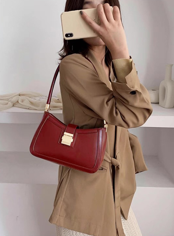 フラップレザーショルダーバッグ