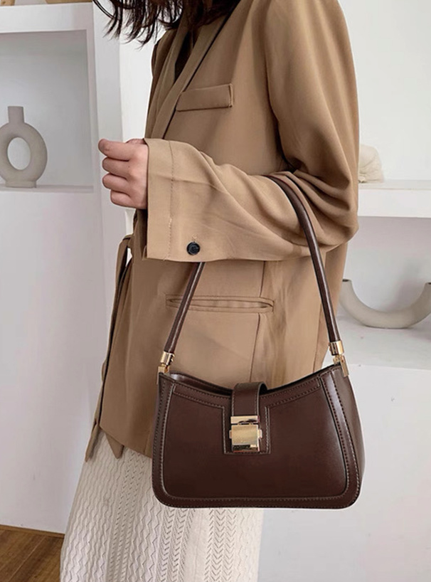 フラップレザーショルダーバッグ