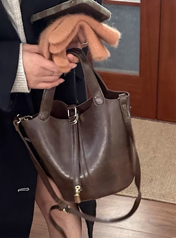 ポーチ付き2Wayレザーバケツバッグ