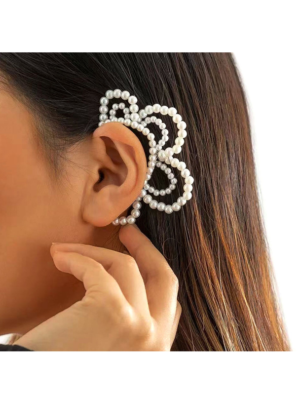 フラワーモチーフパールイヤーカフ