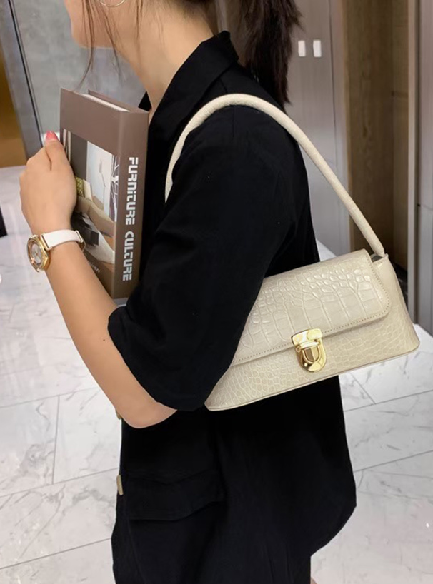 クロコダイル柄スクエアフラップワンハンドルバッグ