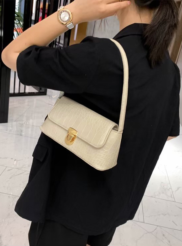 クロコダイル柄スクエアフラップワンハンドルバッグ