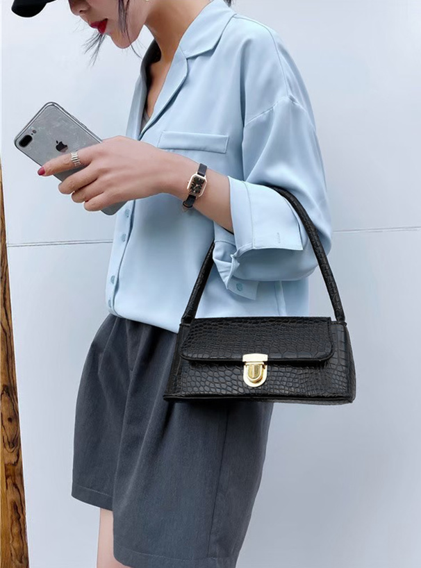 クロコダイル柄スクエアフラップワンハンドルバッグ