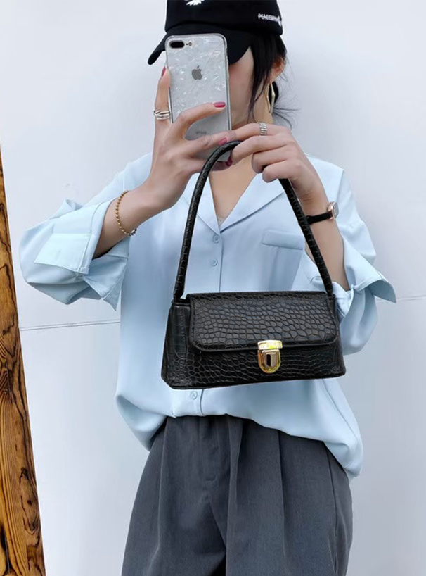 クロコダイル柄スクエアフラップワンハンドルバッグ