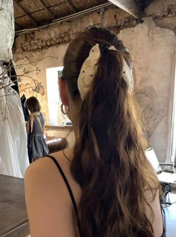 ドット柄フリルヘアクリップ