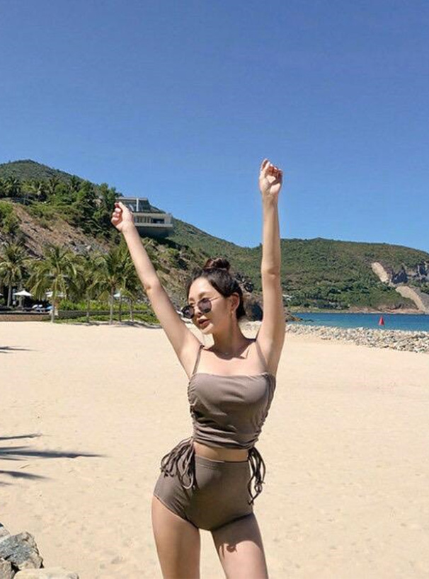 ドロストリボンギャザービキニ水着