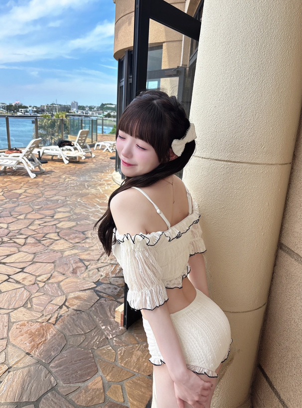 ストラップ付きレースフリルオフショルダービキニ水着