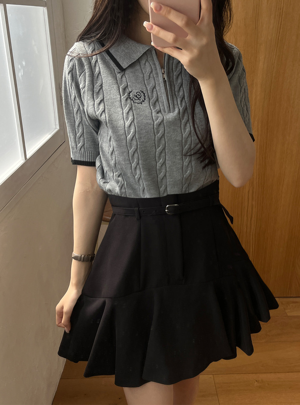 ハーフジップロゴ刺繍ケーブル編みニットトップス