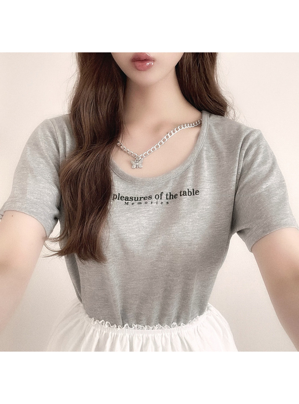 バタフライチェーン付きロゴプリントTシャツ