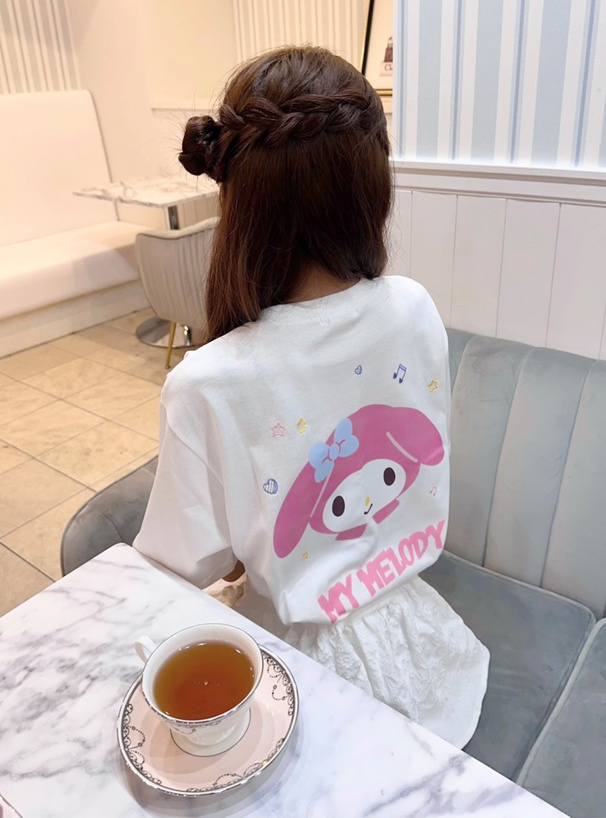 サンリオキャラクターズ　マイメロディロゴ刺繍バックプリントTシャツ