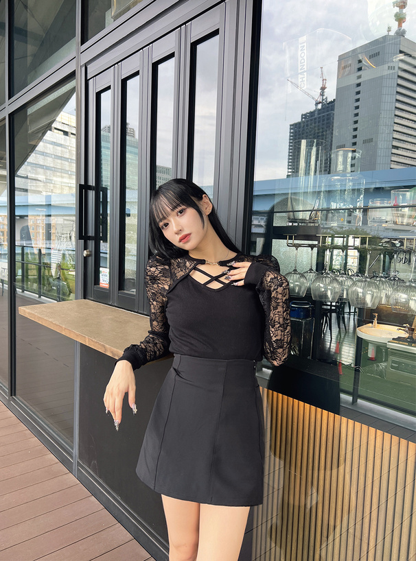 ビット付きレースクロスデザイントップス