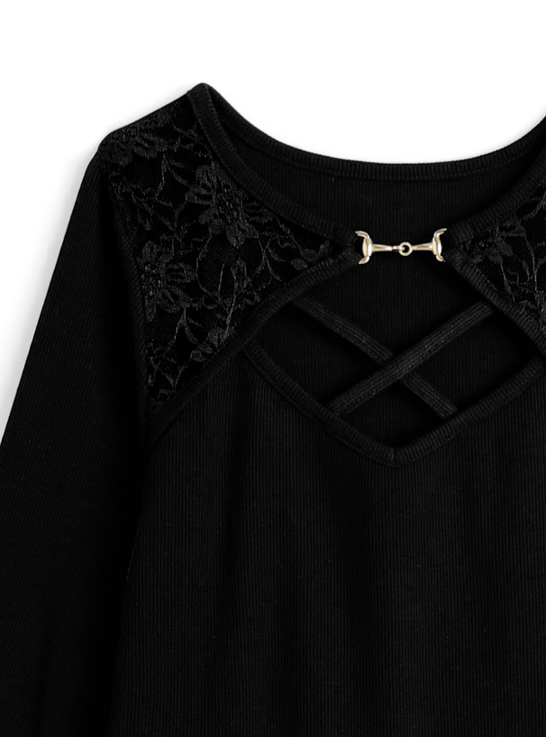 ビット付きレースクロスデザイントップス