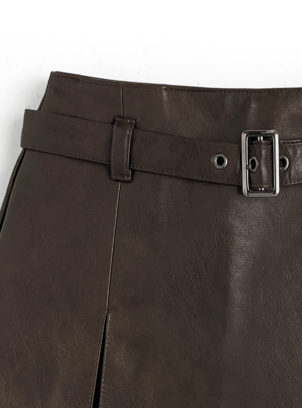 インパン裏地・ベルト付きレザータックミニスカート