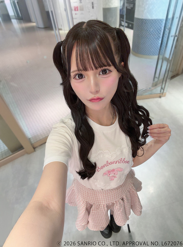 サンリオキャラクターズ　ぼんぼんりぼんレースロゴプリントTシャツ