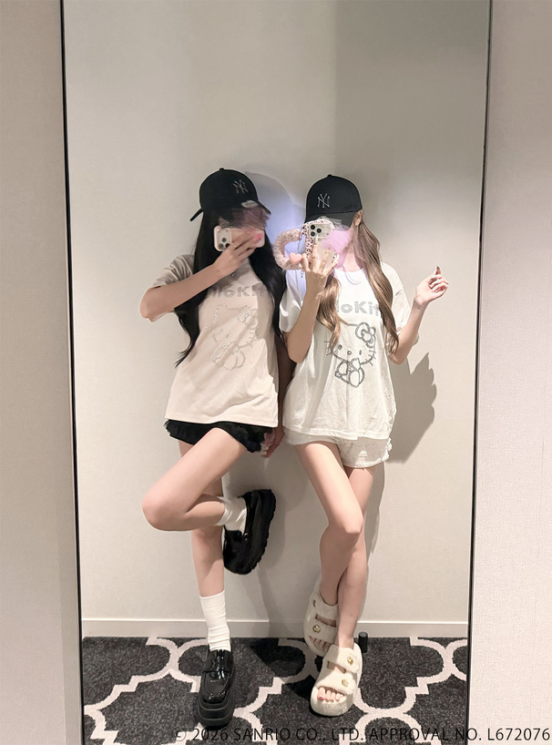 サンリオキャラクターズ　ハローキティラインストーンTシャツ