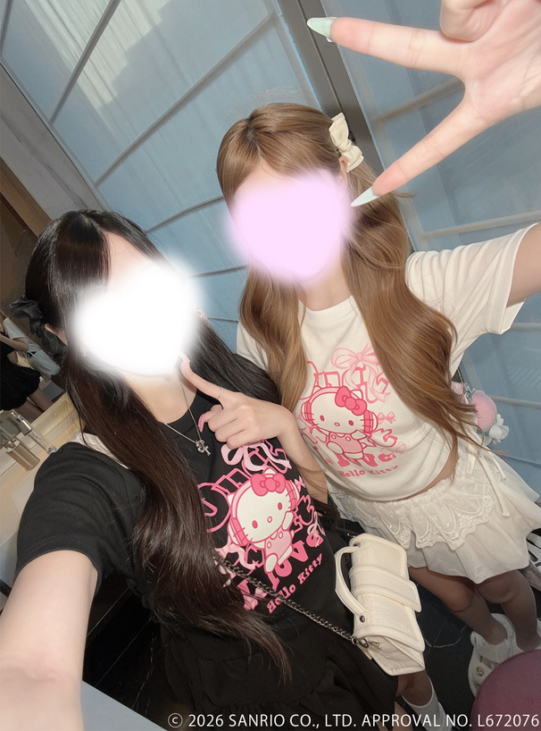 サンリオキャラクターズ　ハローキティドロストプリントTシャツ