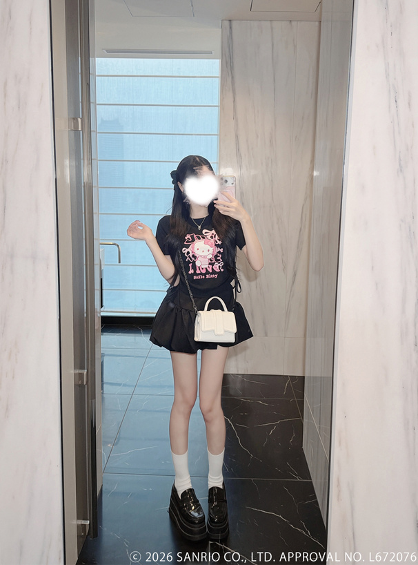 サンリオキャラクターズ　ハローキティドロストプリントTシャツ
