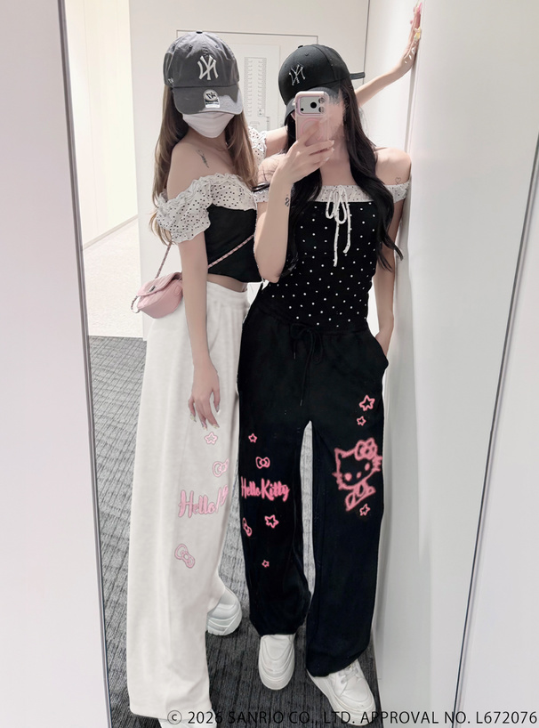 サンリオキャラクターズ　ハローキティスプレーグラフィティカーブパンツ