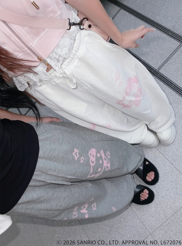 サンリオキャラクターズ　ハローキティスプレーグラフィティカーブパンツ