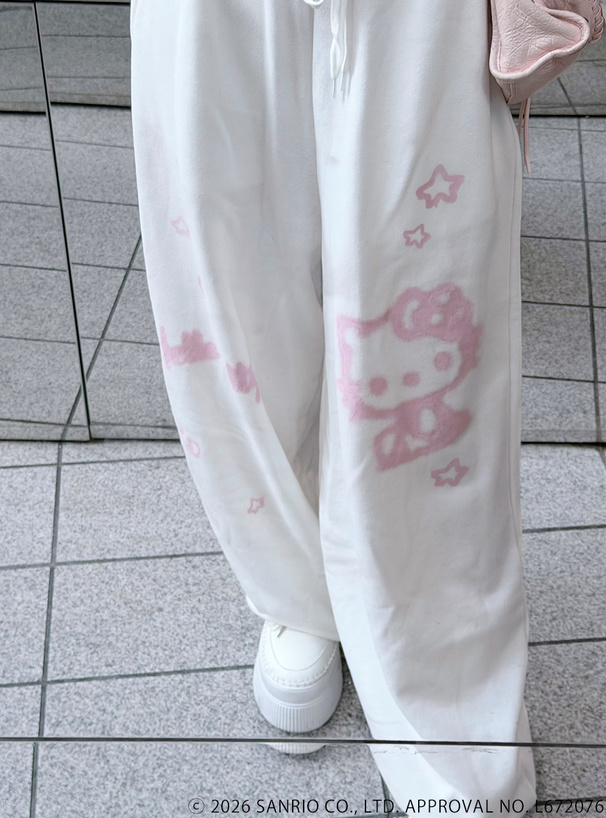 サンリオキャラクターズ　ハローキティスプレーグラフィティカーブパンツ