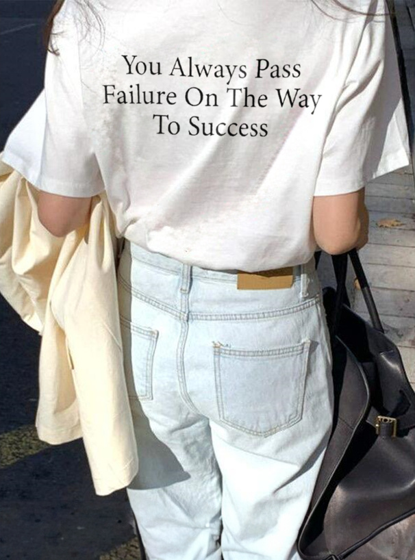 バックロゴプリントTシャツ