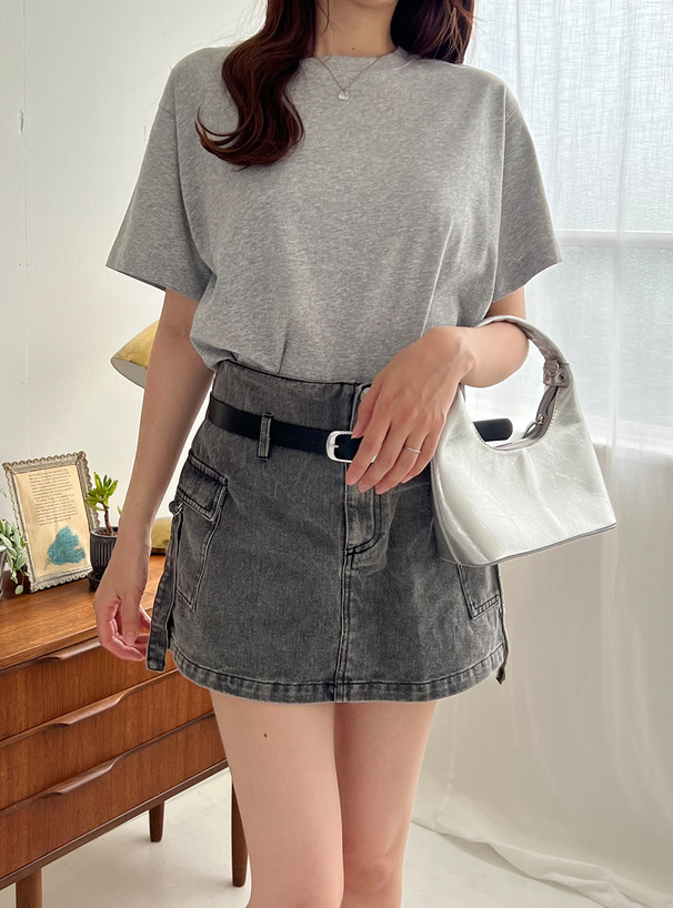 バックロゴプリントTシャツ