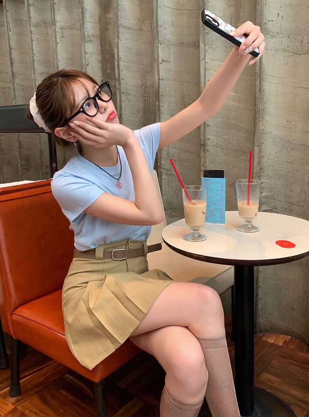 ショート丈Tシャツ
