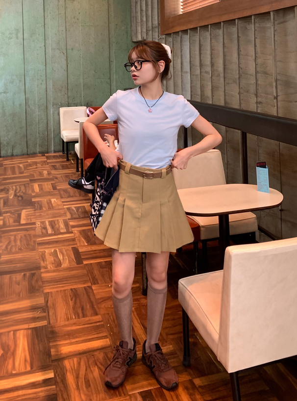 ショート丈Tシャツ