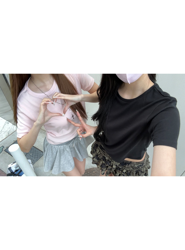 ショート丈Tシャツ