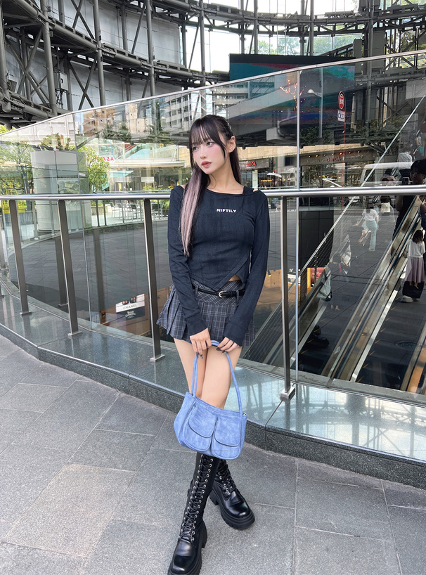 ショルダーオープンアシンメトリーロゴトップス