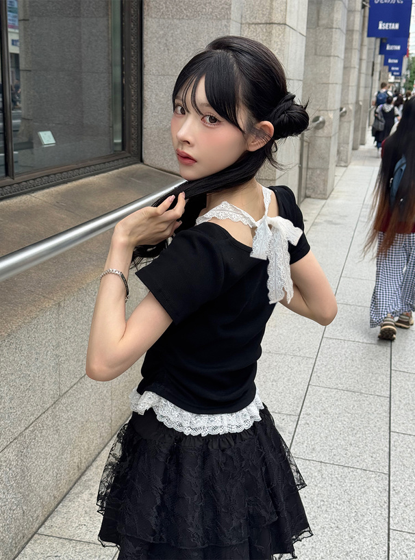 レースレイヤード風フロントボタントップス