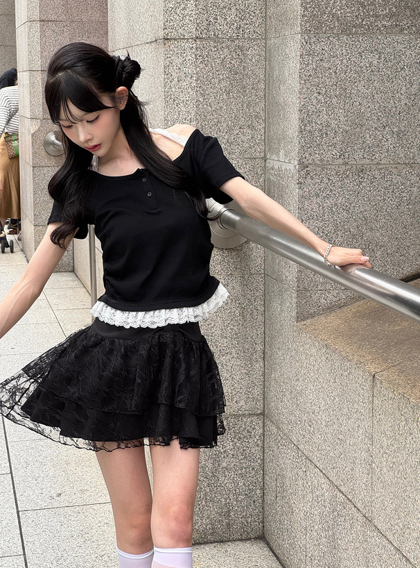 レースレイヤード風フロントボタントップス