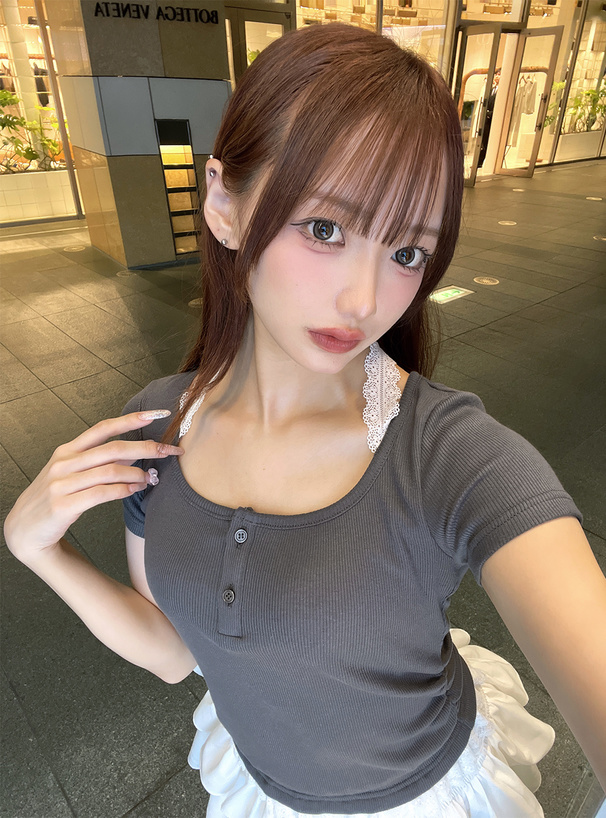 レースレイヤード風フロントボタントップス