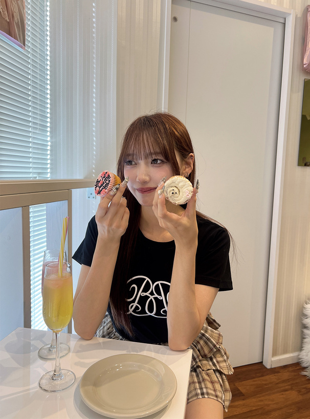 モノグラム刺繍半袖Tシャツ