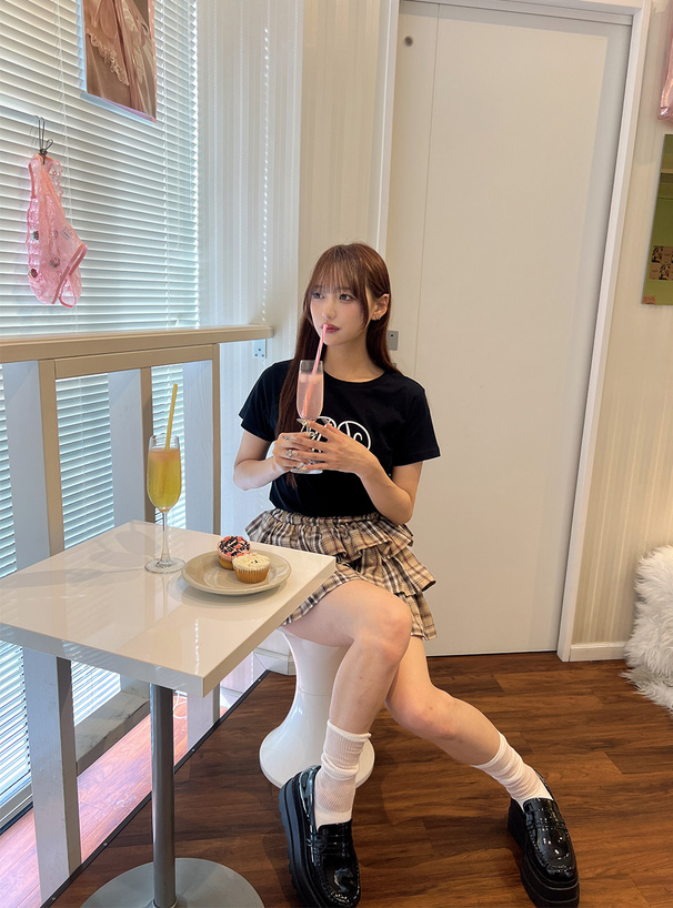 モノグラム刺繍半袖Tシャツ