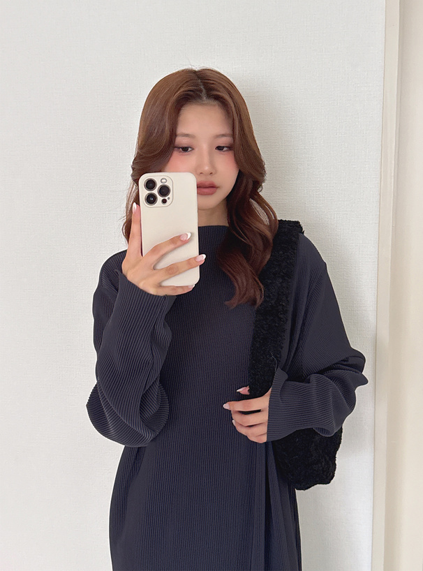 プリーツロングワンピース