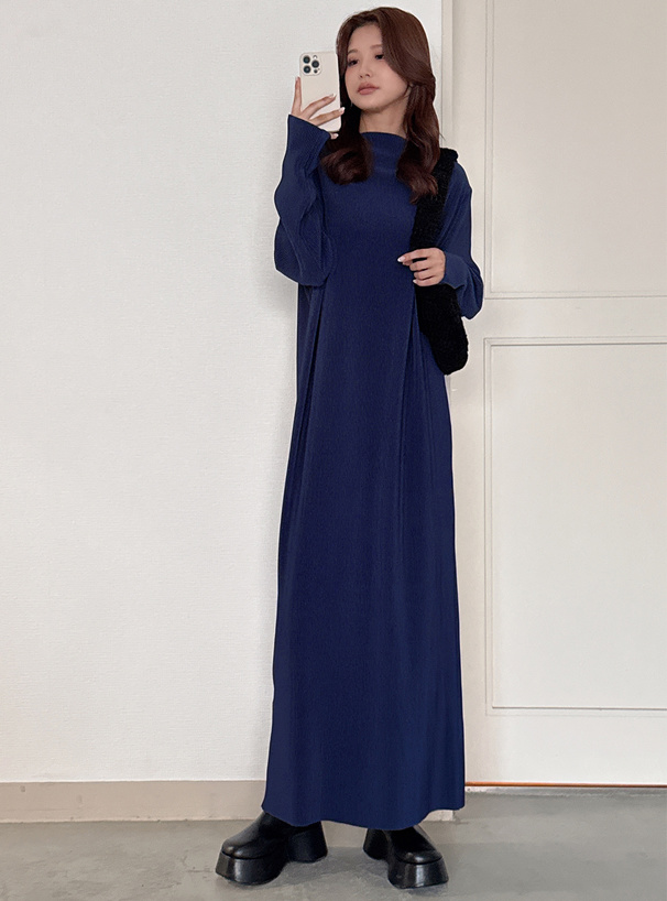 プリーツロングワンピース