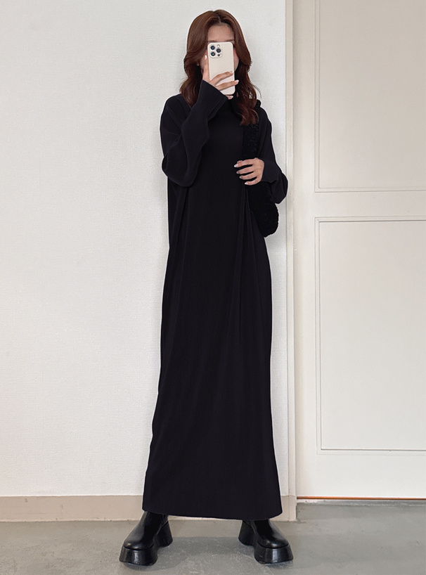 プリーツロングワンピース