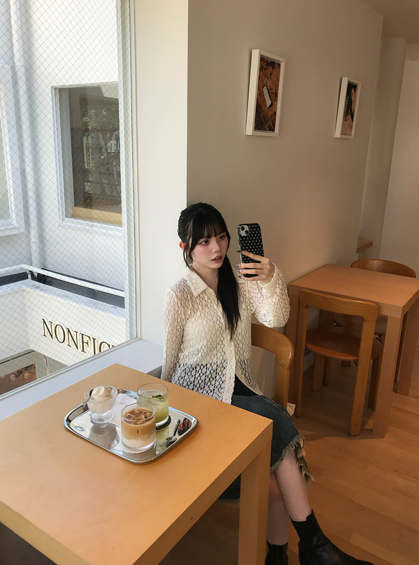 フラワーレースシャツ