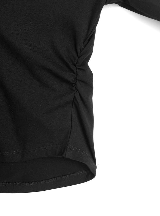 カットアウトリングトップス