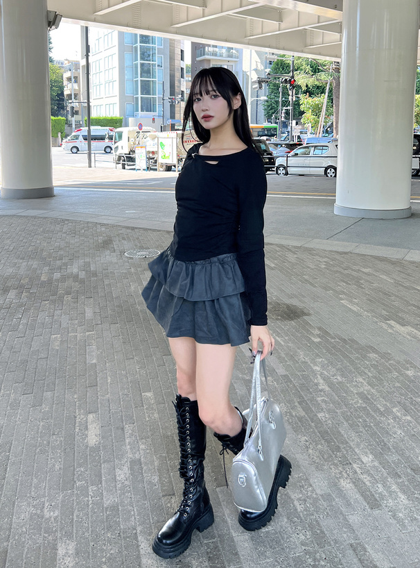 カットアウトリングトップス