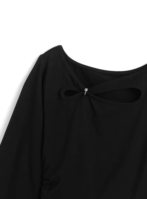 カットアウトリングトップス