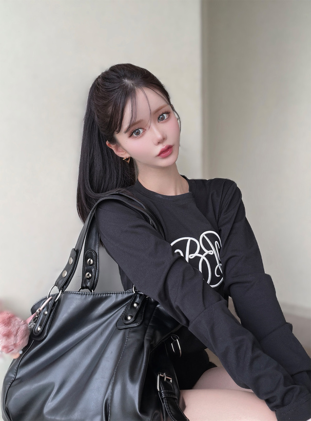 モノグラム刺繍ロンT