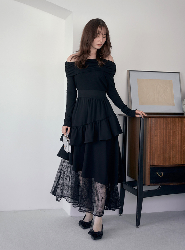 オフショルダーレースティアードワンピース