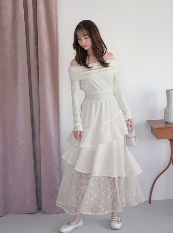 オフショルダーレースティアードワンピース