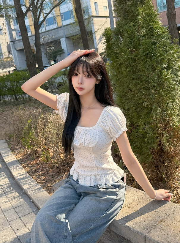 小花柄ギャザーフリルトップス