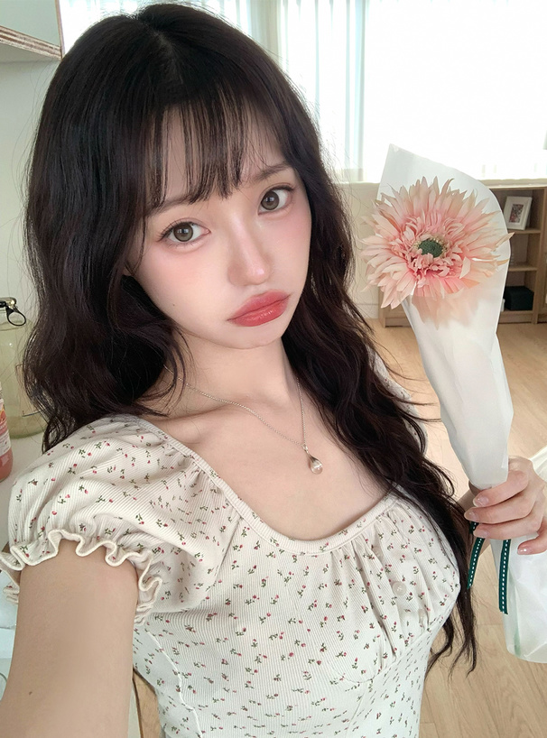 小花柄ギャザーフリルトップス