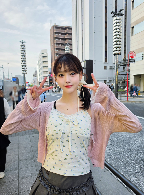 カップ付き小花柄レースリボンキャミソール