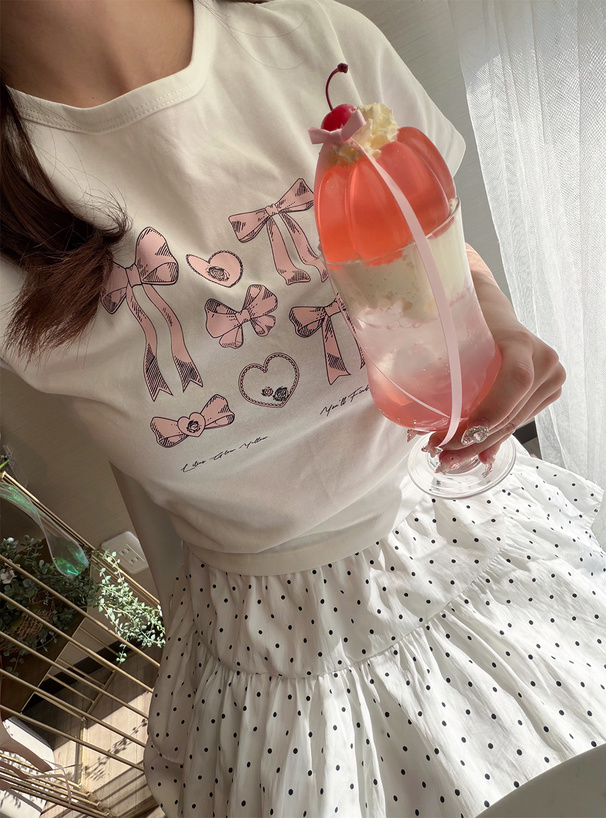 リボングラフィックプリントTシャツ