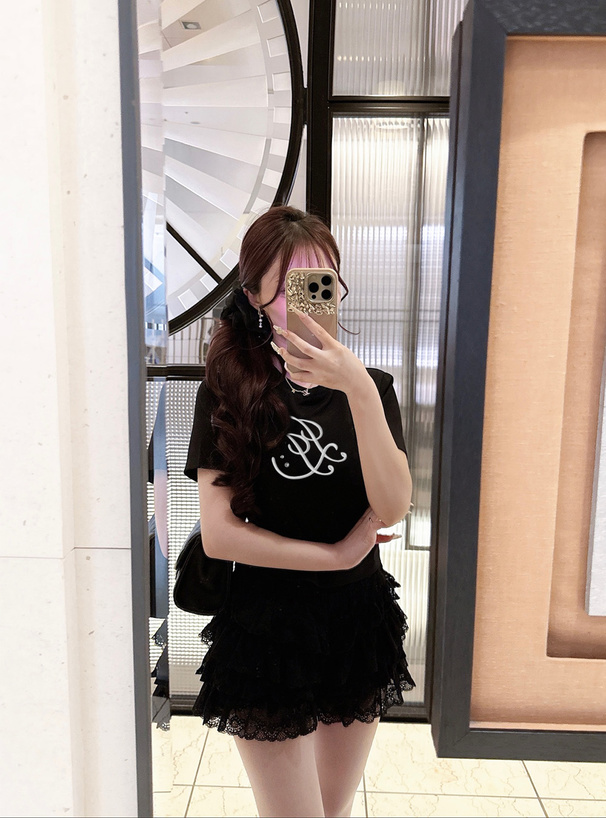 立体刺繍ロゴビジューTシャツ